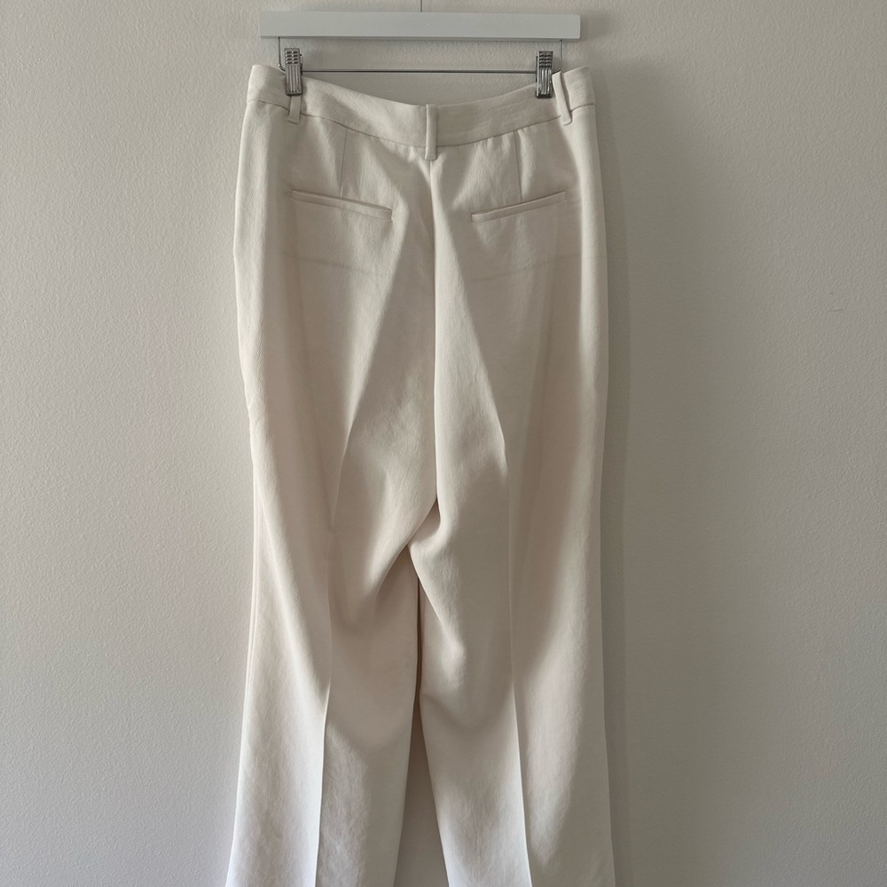 Aritzia Cream Effortless - Size 10, Curvy - Picture 5 of 6